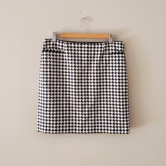 White House Black Market Dresses & Skirts - WHBM Houndstooth Skirt, Sz 6